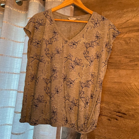 Reitmans T-Shirt, size Large - Picture 3 of 3